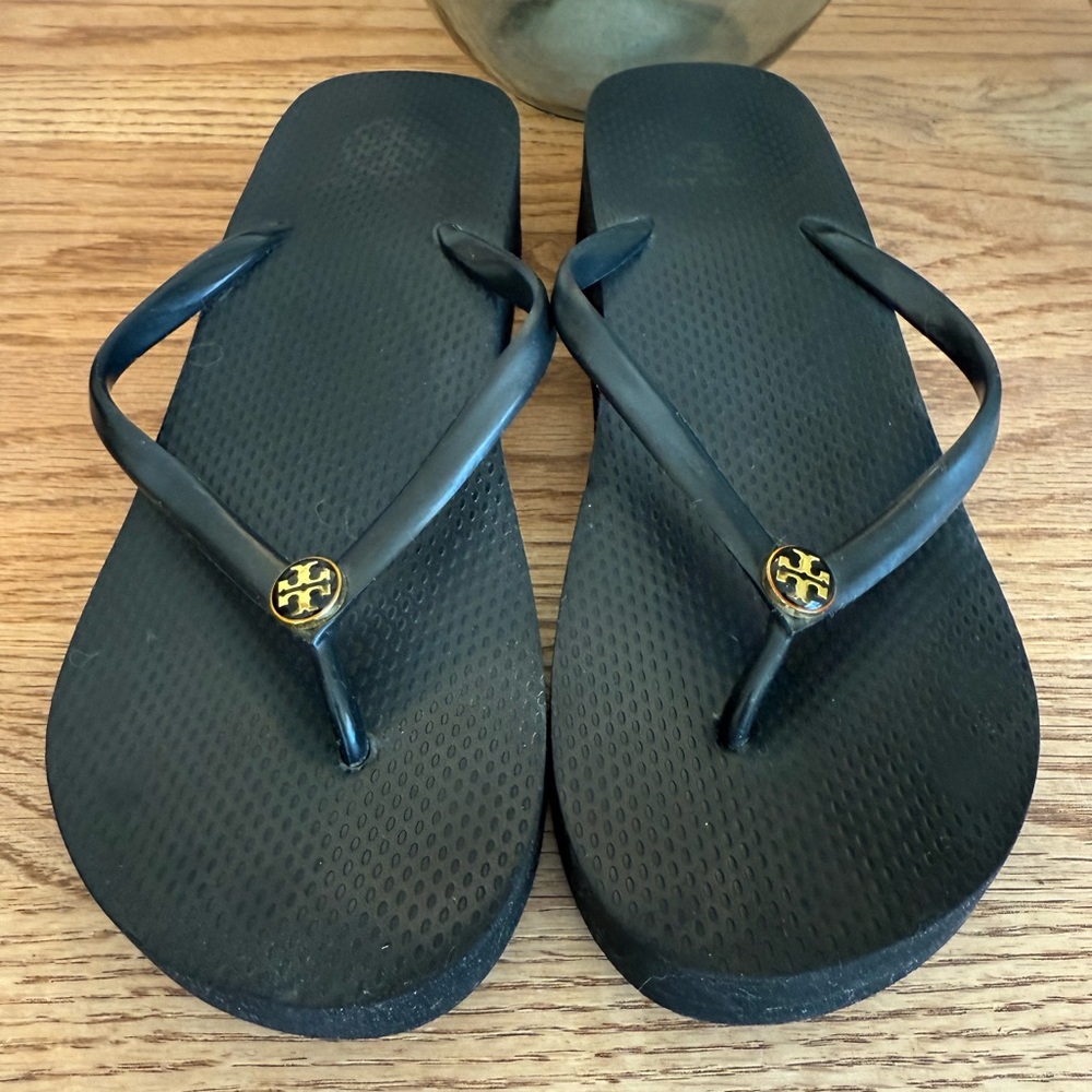 Tory Burch Wedge monogram flip-flops size 7
